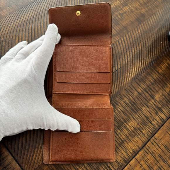 Louis Vuitton
Vintage 1996 Elise Wallet - Picture 7 of 15